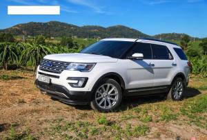 Ford Expolder đẳng cấp, KM cực lớn, xe giao ngay cho khách !
