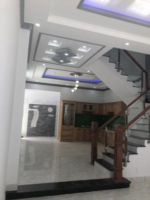 Bán nhà 3 lầu đường Đào Tông Nguyên, DT 5m x 16m, 4 PN, sân thượng, đường xe hơi