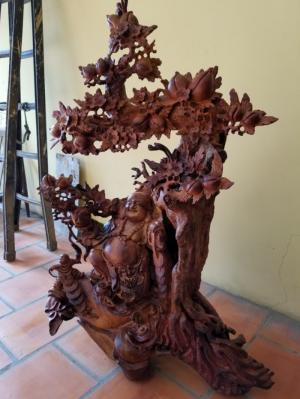 Di lặc thông thái dưới gốc đào hương tự nhiên