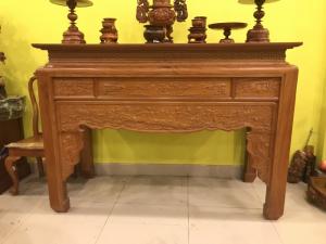 Bàn thờ chạm hoa sen , nét đặc trưng cho dân tộc