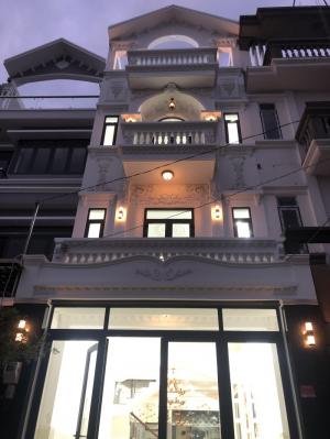 Bán nhà biệt thự 3 lầu DTXD 250m2, 4PN, đường nội bộ Huỳnh Tấn Phát, tặng nội thất