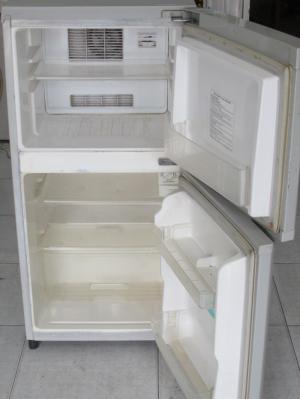 Tủ lạnh TOSHIBA 120 lít không đông tuyết giá rất sinh viên.