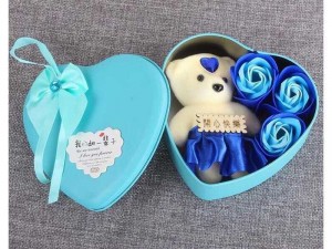 Hộp nhôm hoa hồng sáp 3 bông kèm gấu