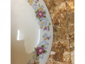 Đĩa sứ hoa dây màu kiểu phương Tây cũ, viền vàng