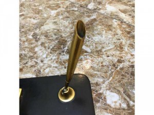 Giá để card, bút , chặn giấy, hình cặp tiền kiểu xưa, Vạn sự như ý, chất liệu đồng đặc đúc