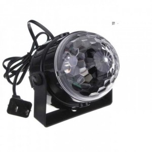 Có bass treo dưới đế đèn giúp dễ dàng treo đèn lên cao để hiệu ứng chiếu xuống khu vực sân khấu