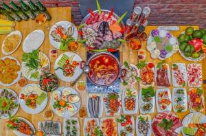 Buffet Hải Sản Nướng Lẩu HCM Nhà hàng Saigon Marvel Hostel giá rẻ