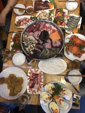 Buffet Hải Sản Nướng Lẩu HCM Nhà hàng Saigon Marvel Hostel giá rẻ