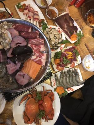 Buffet Hải Sản Nướng Lẩu HCM Nhà hàng Saigon Marvel Hostel giá rẻ
