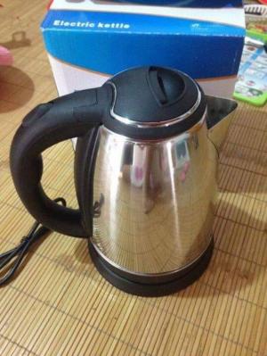 ????Ấm siêu tốc loại 1,8L
Điểm nổi bật:
- Đun nhanh siêu tốc, siêu tiết kiệm điện.
- Tự động ngắt điện sau khi đun sôi đảm bảo an toàn.
- Cấu tạo 2 lớp: Ruột inox siêu bền giữ nhiệt tốt, vỏ ngoài bọc nhựa cách nhiệt.
- Bình đun xoay trên đế tiếp điện 360◦ thuận tiện khi sử dụng