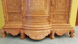 Tủ thờ tam đa bụng phệ mang vẻ uy nghiêm