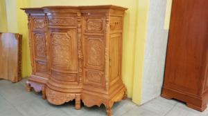 Tủ thờ tam đa bụng phệ mang vẻ uy nghiêm