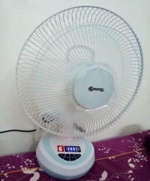 Quạt sạc tích điện Roman HFR12Z1