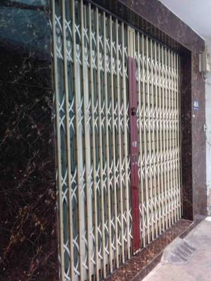 Tôi cần bán nhà Quận 3, cách đường Hai Bà Trưng 20m
