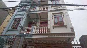 Đang cần bán gấp nhà bãi vượt có sân để ô tô