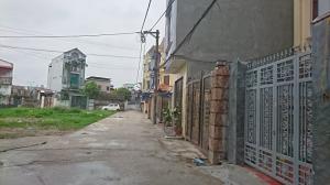 Đang cần bán gấp nhà bãi vượt có sân để ô tô