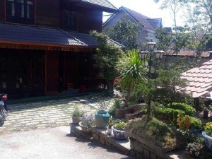 Bán nhà gỗ mini sân vườn đẹp tại Đà Lạt