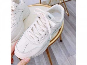 Sneaker cao cấp