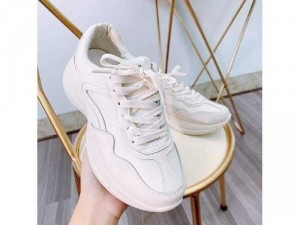 Sneaker cao cấp