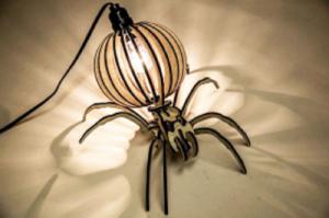 Đèn để bàn hình nhện trang trí jonnydecor