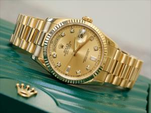 Số 1 - DAYDATE(Full Gold 18k)
Hàng Malaysia, new 100%, fullbox. Đủ phụ kiện, nguyên tem, còn thẻ Bảo hành 24 tháng. Máy cơ, Automatic chạy tự động. Giá bán hiện tại bên Malaysia 855USD. Giá sale đặc biệt bán chỉ còn: 256USD(5.643.000VNĐ)