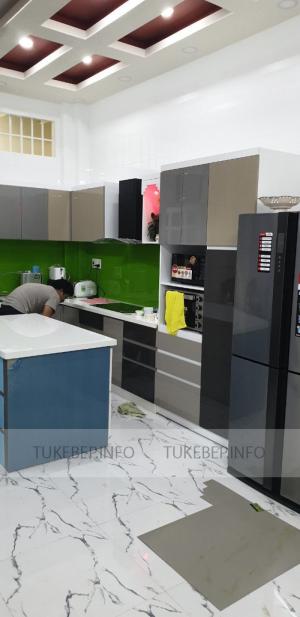 Tủ bếp thiết kế và sản xuất theo nhu cầu của khách hàng
