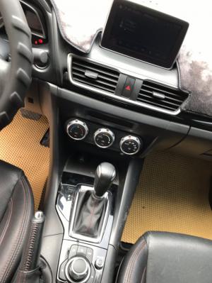 Bán Mazda 3 sedan 1.5AT màu trắng số tự động sản xuất 2017