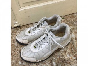 Thanh lý đôi giày thể thao nam Adidas, đã khâu, còn khá tốt, đc tặng đôi mới nên thanh lý cho bạn nào cần, cỡ 42