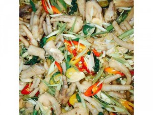 Chân gà ngâm sả tắc nhà làm chấm múi ớt xanh nhà làm