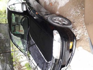 Cần bán xe mazda 323 đời 99 màu đen