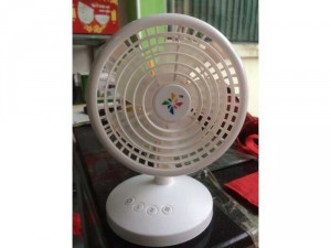 Quạt tích điện có túp năng xoay 3 chế độ gió mát