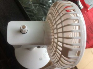 Quạt tích điện có túp năng xoay 3 chế độ gió mát