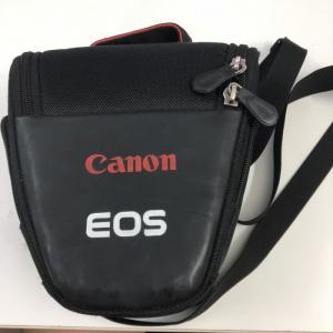 Bán máy ảnh Canon EOS 1200D nữ dùng full phụ kiện, mới 90%