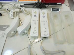 Bán máy chơi game Wii .