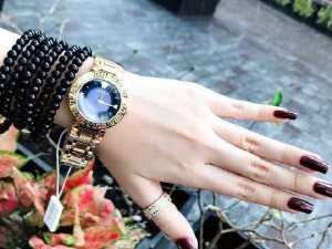 Đồng hồ nữ Versace dây inox cao cấp
