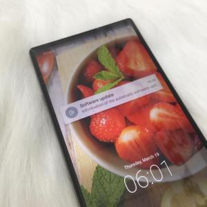 Sharp Aquos SH 404 kiểu dáng sang trọng