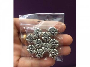 Chạm Phụ Kiện Màu Bạc 1