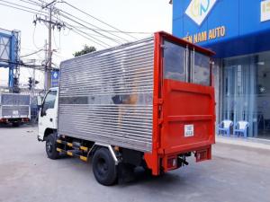 XE TẢI ISUZU THÙNG KÍN CÓ BỬNG NÂNG HẠ HÀNG HÓA DỄ DÀNG