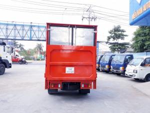 XE TẢI ISUZU THÙNG KÍN CÓ BỬNG NÂNG HẠ HÀNG HÓA DỄ DÀNG