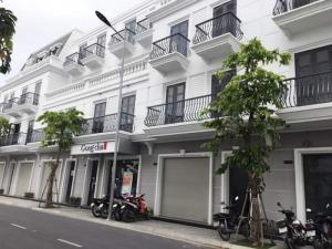 Nhà phố trung tâm thương mại,DT 4x 19m xây 2 lầu shr đường 12m