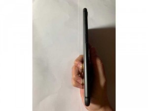 Bán điện thoại Iphone 8plus phiên bản 64GB màu đen bóng jet black