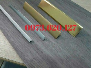 Nẹp chữ t giãn cách trang trí.