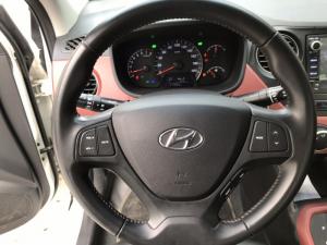 Bán Hyundai Grand i10 1.2AT sedan màu trắng số tự động sản xuất 2018 bản cao cấp