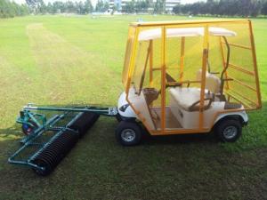 Xe nhặt bóng golf có người lái