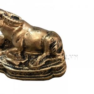 Tượng Đá Trang Trí Trâu Phong Thủy - Màu Nhũ Vàng - Kích thước: Dài 10 cm x Rộng 6cm x Cao 8cm . Giá : 150.000₫