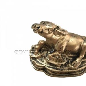 Tượng Đá Trang Trí Trâu Phong Thủy - Màu Nhũ Vàng - Kích thước: Dài 10 cm x Rộng 6cm x Cao 8cm . Giá : 150.000₫
