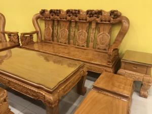 Bộ bàn ghế chạm đào dành riêng cho phòng khách sang trọng