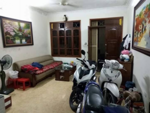 Bán nhà phố Trần Kim Xuyến: Nhà đẹp-Phân Lô- Ô Tô đỗ sát cửa-46m*4 tầng, MT4,1m.