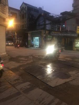 Nhà mặt phố Thanh Đàm 30mX4t, giá 3 tỷ.