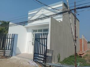 Bán gấp nhà mặt tiền ngay thị trấn cần giuộc, sổ hồng riêng